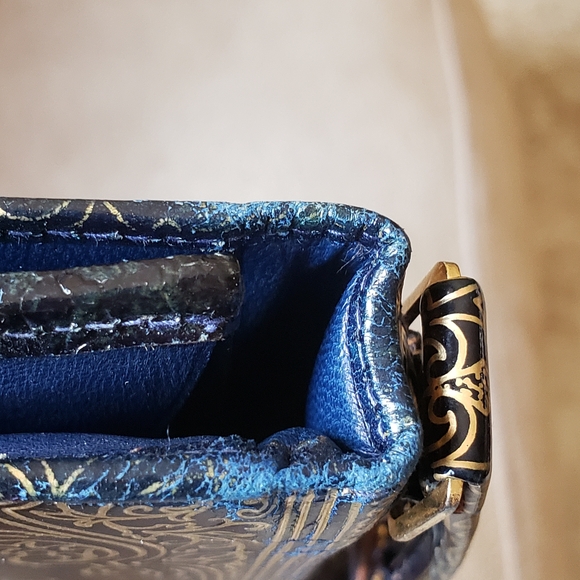 Elegant Black and Gold Clutch - Picture 7 of 15